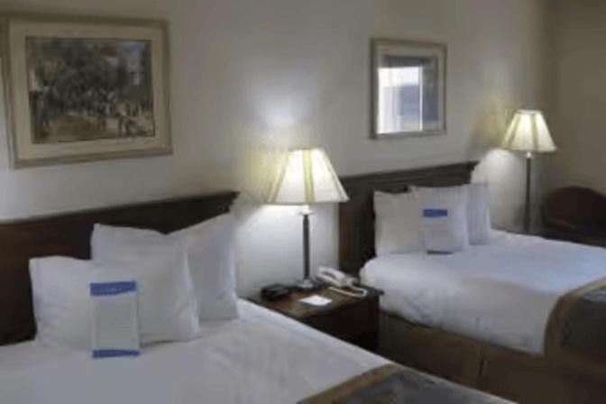 Lakewood Inn & Suites Dowagiac 外观 照片